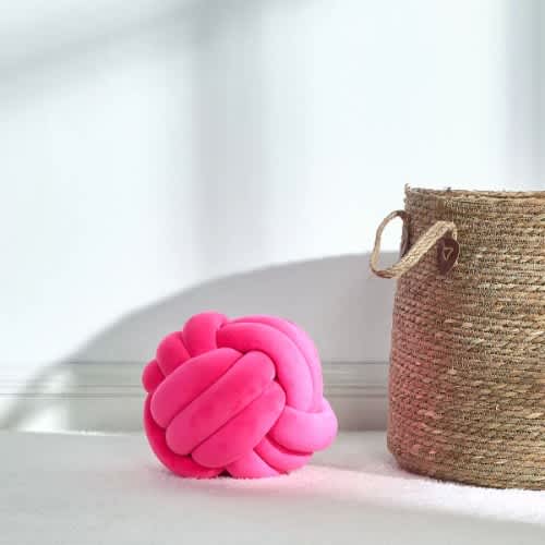 Dream on Knot Pillow - 28cm - Pink
